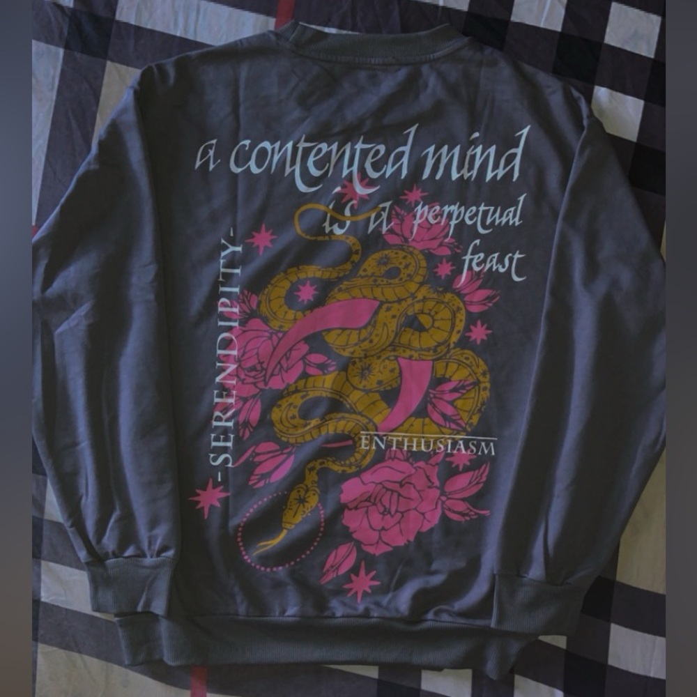 SOLD ‼️Chinese Dragon Graphic Design Cuffed Sweatshirt in Grey. Men’s size S